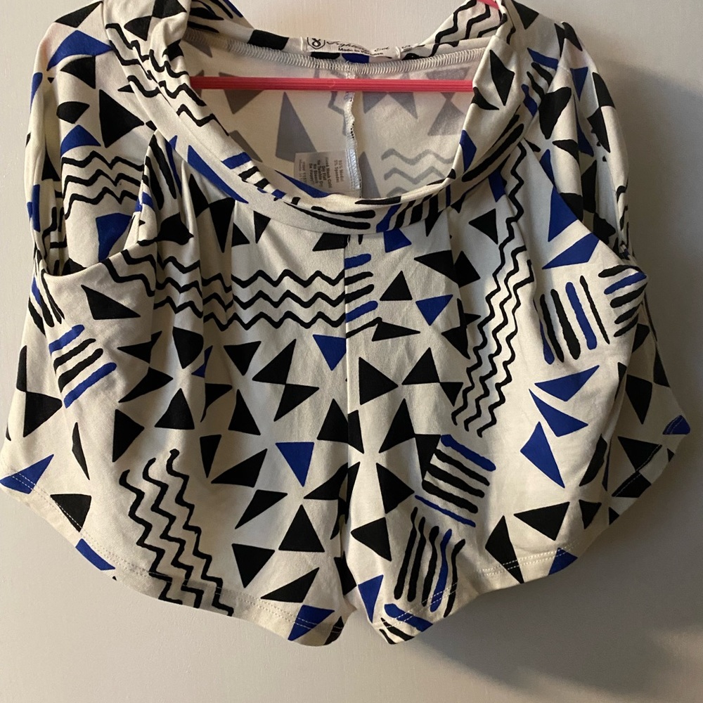 Fighting eel geometric design shorts